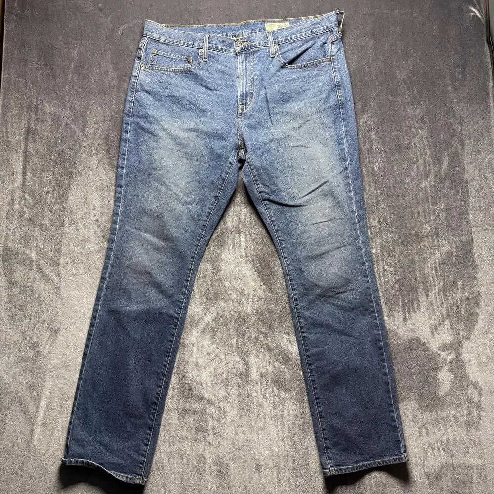 Cremieux Premium Denim Jeans Mens 38x32 Blue Medium Wash Slim Straight Denim